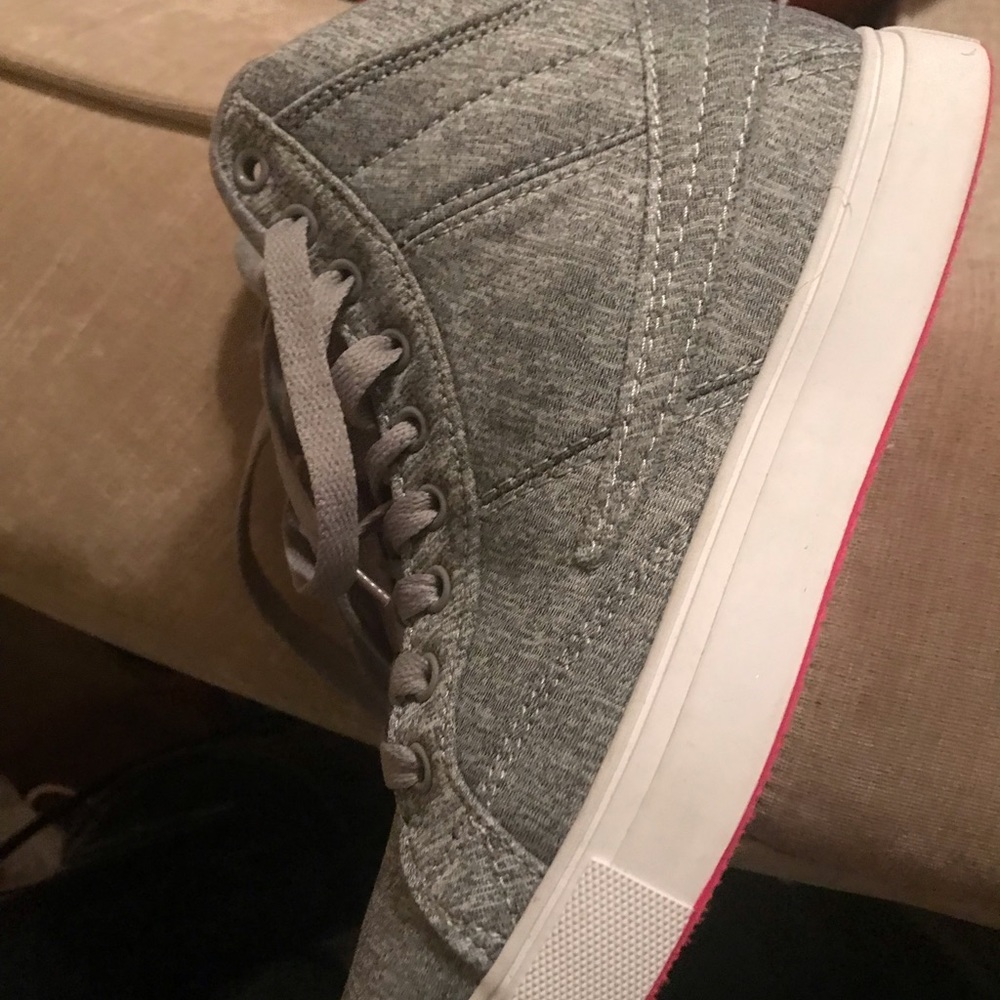 Ladies grey and pink FILA🥰 Super Cute!